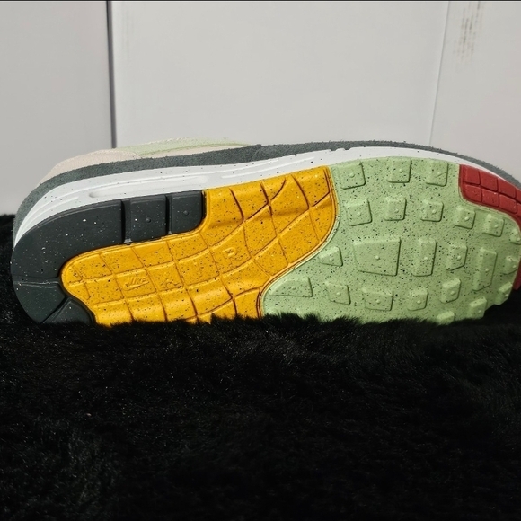 Nike Air Max 1 'Easter' Sneakers - Picture 7 of 11